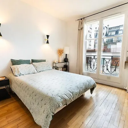 Apartmán Tres Lumineux. 1 Batignolles / Opera. Paříž